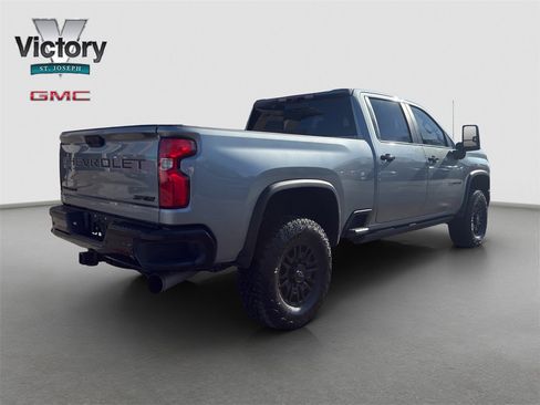 Used 2024 Chevrolet Silverado 2500 ZR2 w/ Technology Package image 14