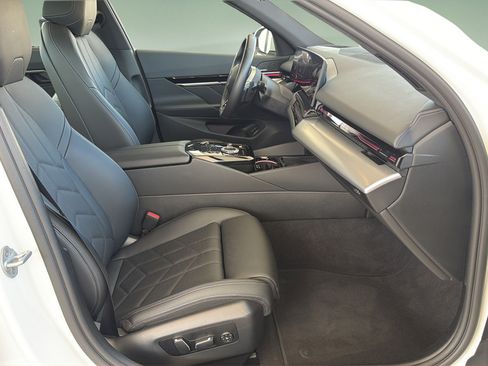 Used 2026 BMW 530i RWD image 11
