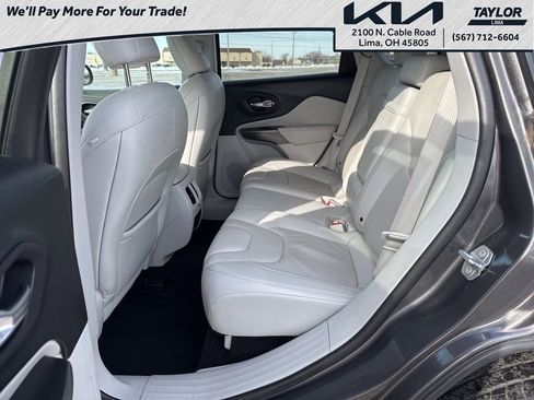 Used 2019 Jeep Cherokee Limited w/ Technology Group image 10