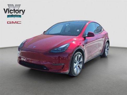 Used 2024 Tesla Model Y Long Range image 3