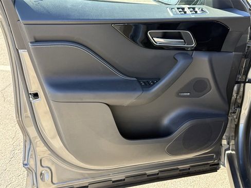 Used 2018 Jaguar F-PACE S image 10