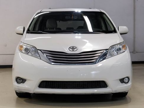 Used 2016 Toyota Sienna XLE w/ XLE Navigation Package FWD image 7