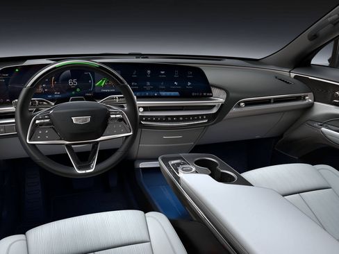 New 2025 Cadillac Lyriq Luxury RWD image 37