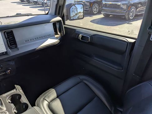 Used 2025 Ford Bronco Outer Banks image 18