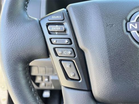 Used 2024 Nissan Frontier SL image 16