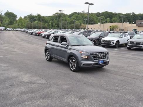 Used 2023 Hyundai Venue SEL w/ Cargo Package FWD image 10