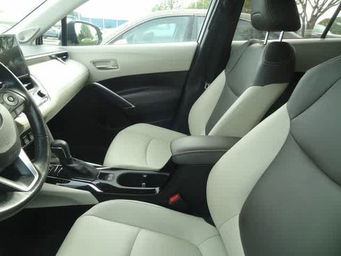 Used 2023 Toyota Corolla Cross XLE w/ Convenience Package image 8