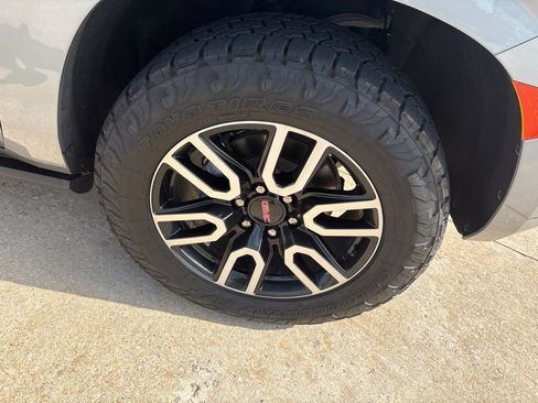 Used 2023 GMC Yukon XL AT4 AWD/4WD image 2