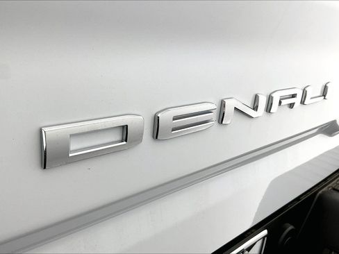New 2026 GMC Sierra 2500 Denali w/ Denali Reserve Package image 17