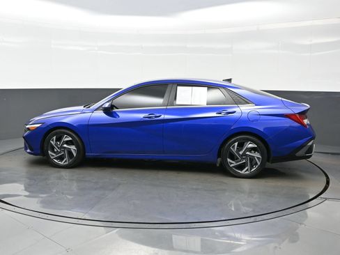 Certified 2024 Hyundai Elantra SEL w/ Convenience Package FWD image 3