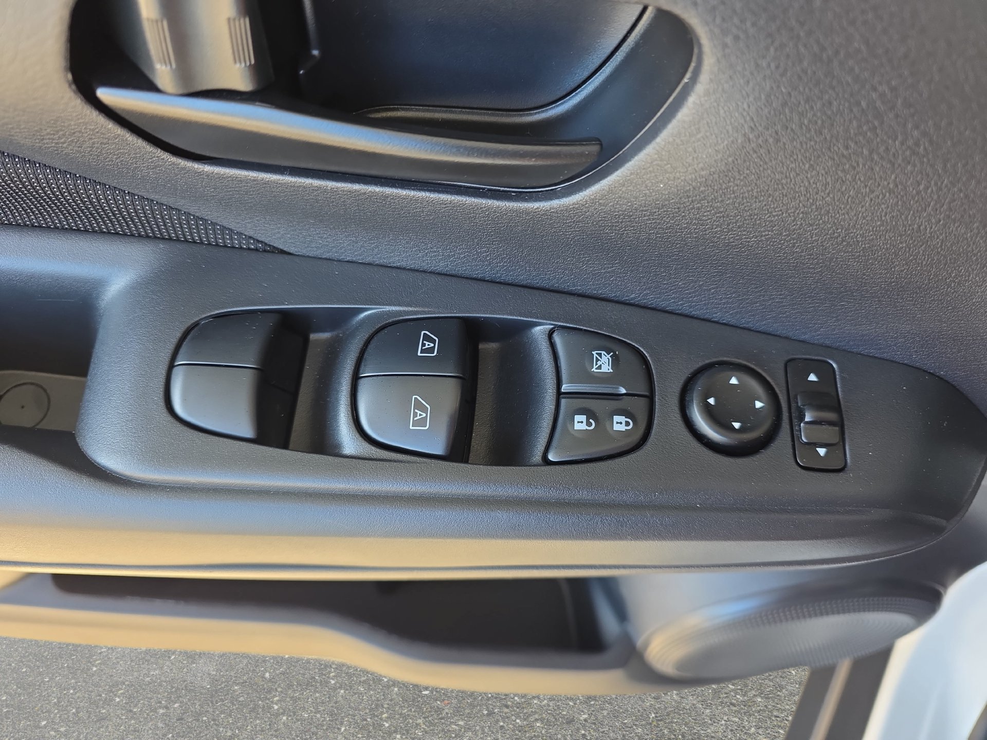 Certified 2025 Nissan Kicks Play S FWD image 26