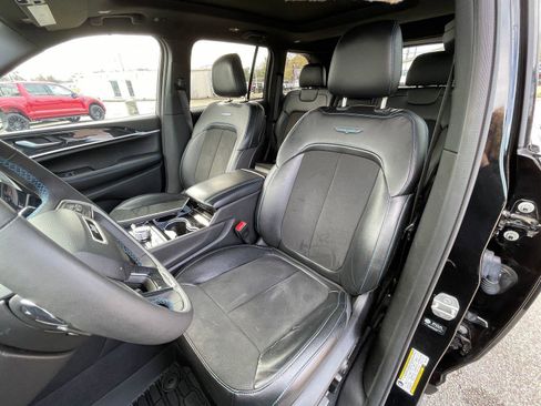 Used 2022 Jeep Grand Cherokee Trailhawk image 9