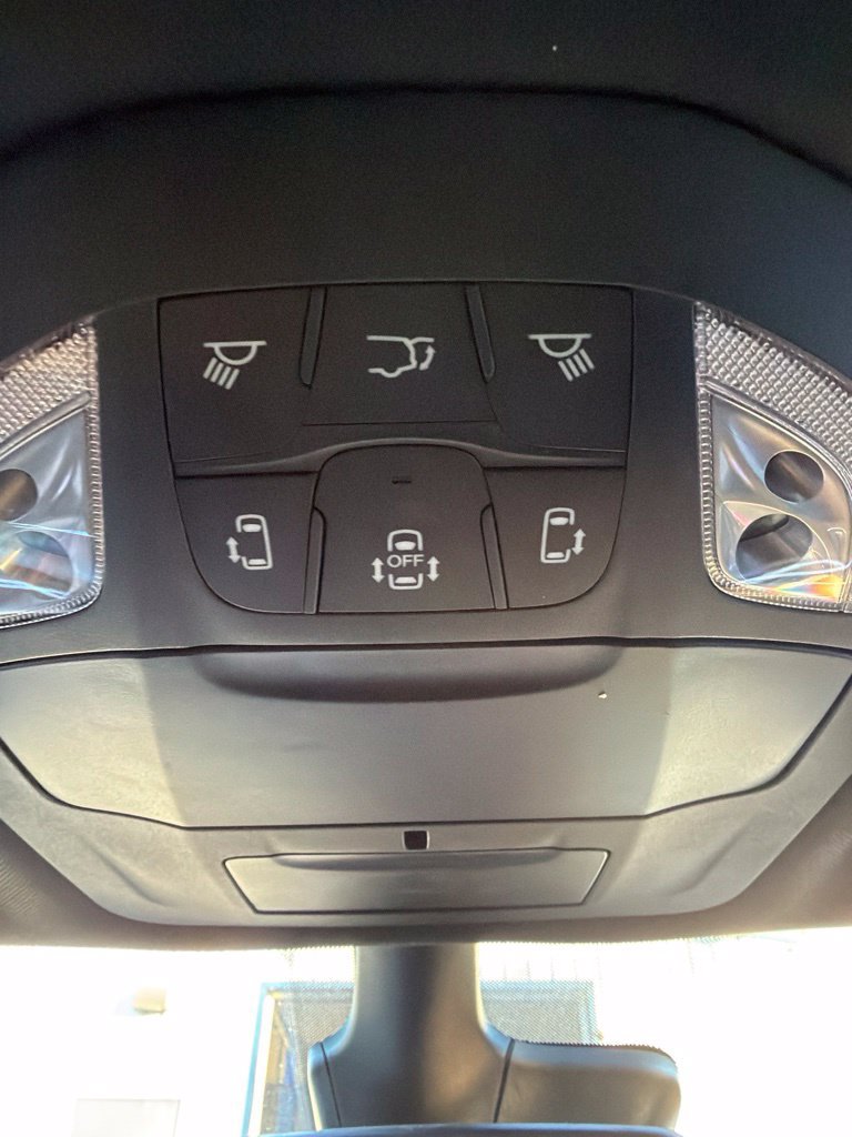 Used 2024 Chrysler Pacifica Touring FWD image 29