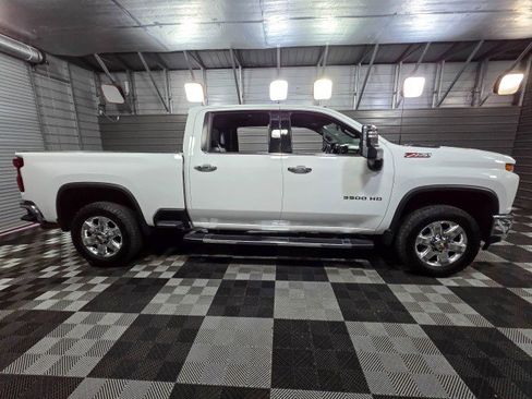 Used 2022 Chevrolet Silverado 3500 LTZ image 9