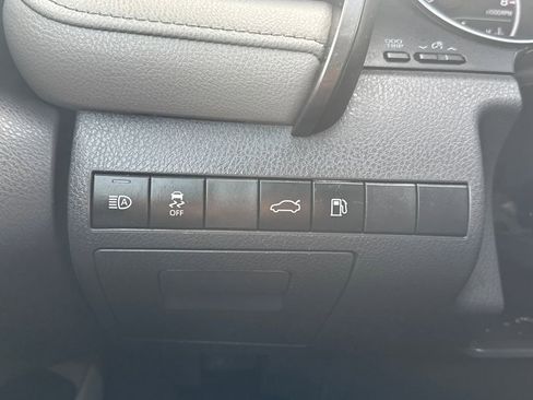 Used 2018 Toyota Camry LE image 27