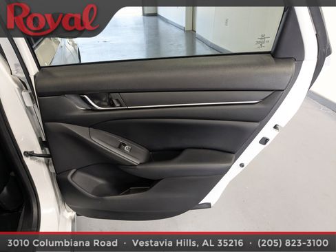 Used 2018 Honda Accord EX image 9