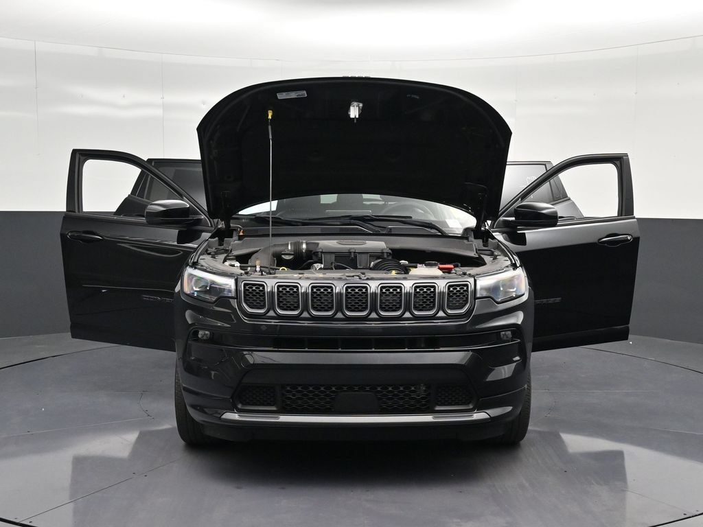 Used 2024 Jeep Compass Limited w/ High Altitude Package AWD/4WD image 40