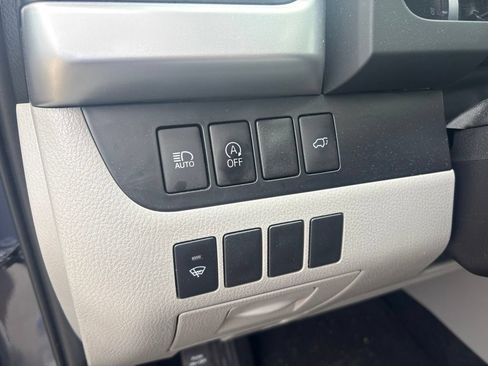 Used 2019 Toyota Highlander XLE AWD/4WD image 14