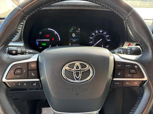 Used 2021 Toyota Sienna XLE image 15