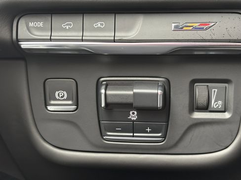 Certified 2025 Cadillac Escalade V image 33