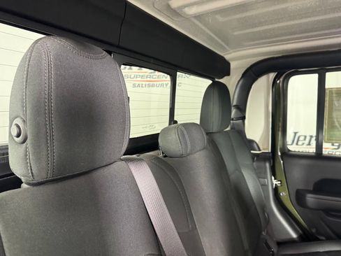 Used 2022 Jeep Gladiator Sport AWD/4WD image 30