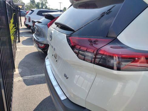 Used 2023 Nissan Rogue SV w/ SV Premium B Package FWD image 5