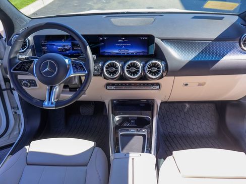Used 2025 Mercedes-Benz GLA 250 4MATIC image 7