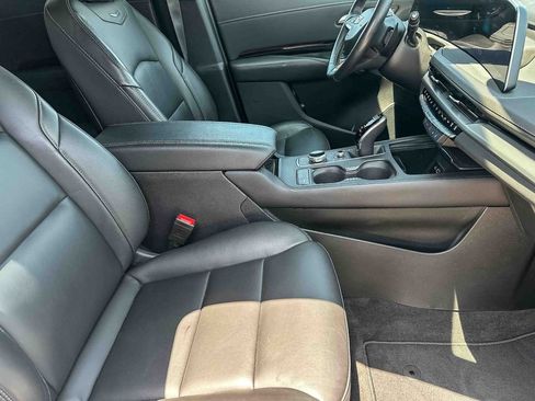 Used 2024 Cadillac XT4 Luxury w/ Cold Weather Package FWD image 22