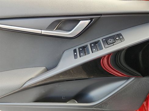 Certified 2024 Kia Niro EX Touring image 13