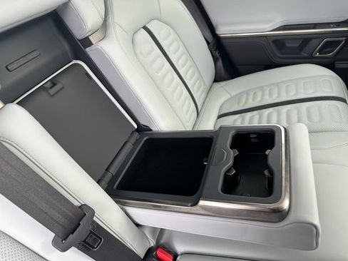 Used 2022 Rivian R1T Adventure image 30