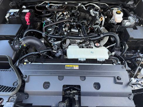 Used 2024 Toyota Tacoma SR5 AWD/4WD image 32