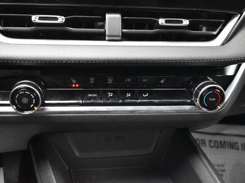 Used 2025 Chevrolet Equinox LT image 33