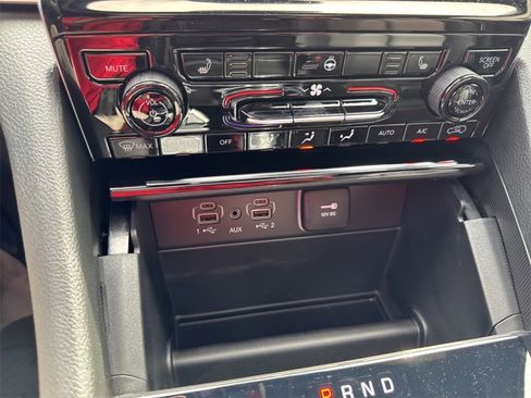 Used 2025 Jeep Grand Cherokee Limited w/ Trailer Tow Package image 15