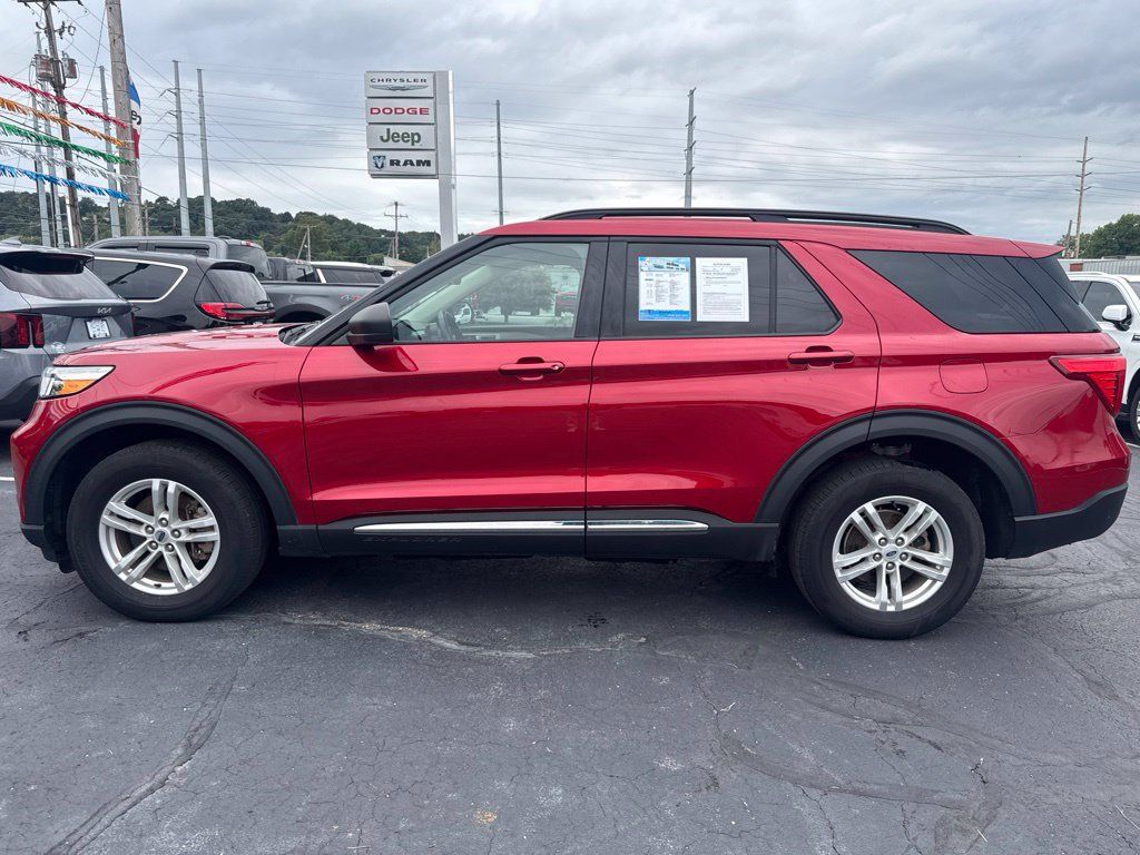 Used 2024 Ford Explorer XLT w/ Equipment Group 202A AWD/4WD image 5