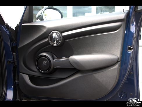 Used 2015 MINI Cooper 4-Door Hardtop w/ Premium Package FWD image 32
