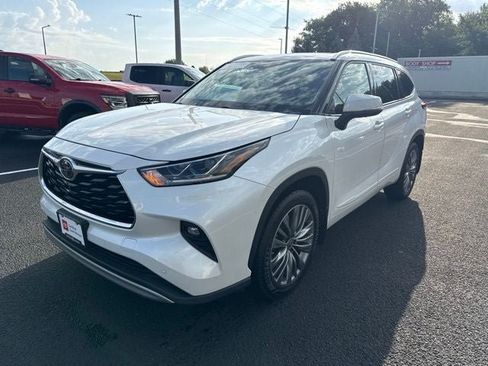 Certified 2021 Toyota Highlander Platinum AWD/4WD image 5