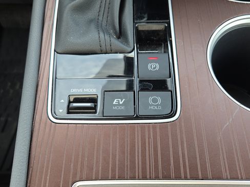 Certified 2024 Toyota Sienna XLE FWD image 28