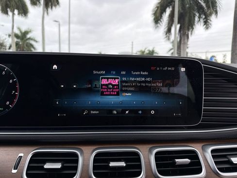 Used 2023 Mercedes-Benz GLS 450 4MATIC w/ AMG Line Exterior image 31