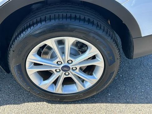 Certified 2018 Ford Escape SE FWD image 6