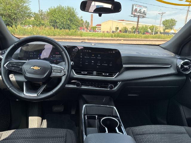 Used 2025 Chevrolet Equinox LT AWD/4WD image 13