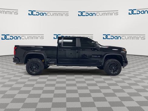 Used 2025 Chevrolet Silverado 2500 ZR2 w/ Technology Package AWD/4WD image 9