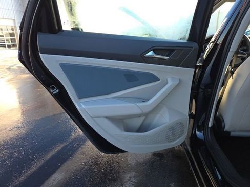 Used 2025 Volkswagen Jetta SE image 11