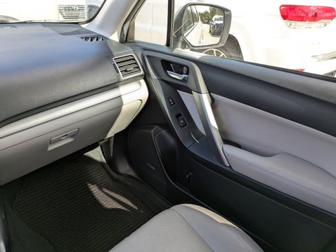 Used 2016 Subaru Forester 2.5i Touring w/ Eyesight & Navigation System image 18