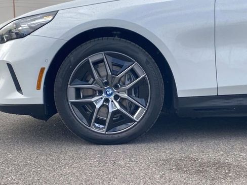 Used 2025 BMW i5 eDrive40i w/ Premium Package RWD image 10