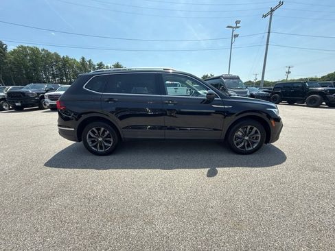 Used 2022 Volkswagen Tiguan SE w/ Panoramic Sunroof Package AWD/4WD image 6