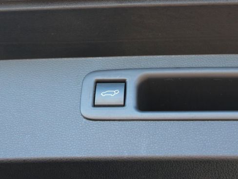 Used 2024 Toyota Highlander LE AWD/4WD image 16