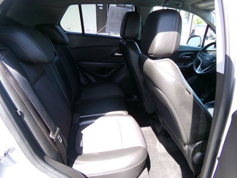 Used 2019 Chevrolet Trax LT w/ LT Convenience Package AWD/4WD image 34