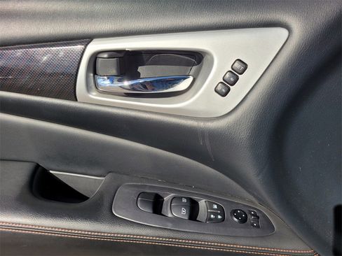 Used 2020 Nissan Pathfinder SL image 25