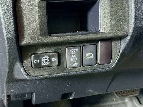 Certified 2018 Toyota Tacoma TRD Off-Road image 10