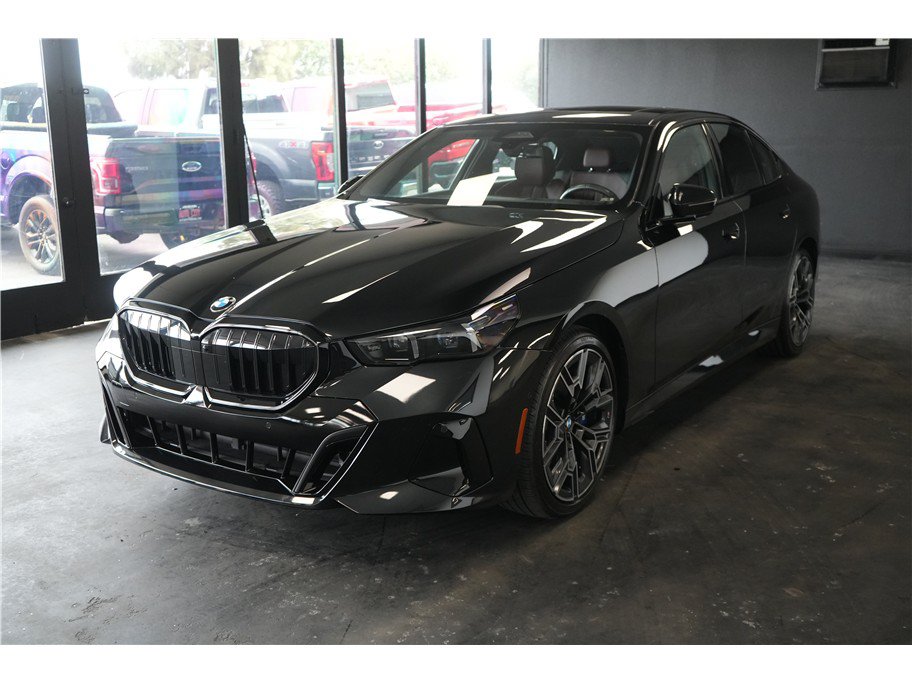 Used 2025 BMW 530i w/ M Sport Package RWD image 3